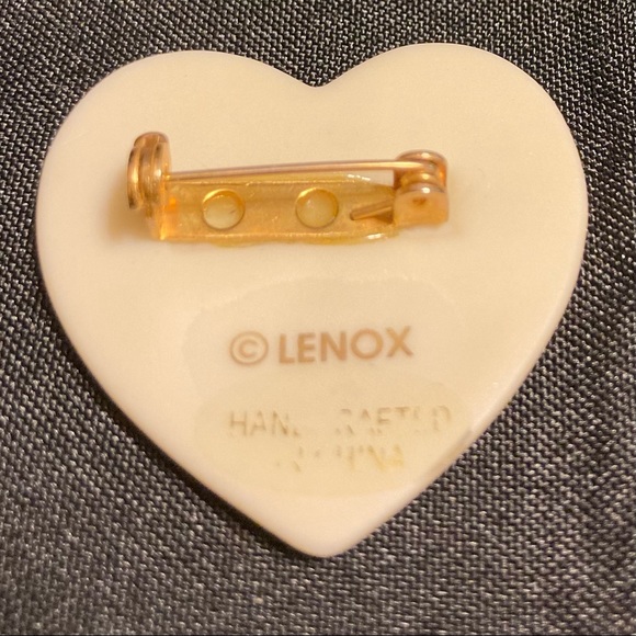 Vintage LENOX Collection Peaceful Heart White Dove Gold Trim Brooch Pin - Picture 4 of 9